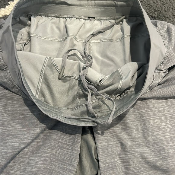 Men’s Lululemon Light Gray T.H.E Shorts - Picture 6 of 9